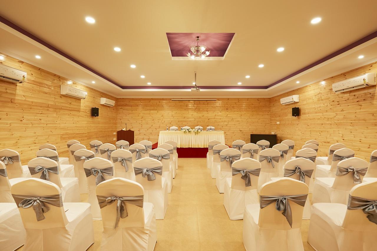 Sterling Anaikatti Hotel Varagampadi Ngoại thất bức ảnh