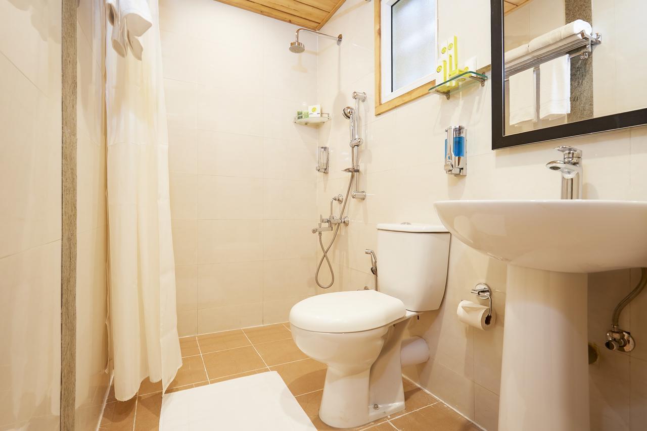 Sterling Anaikatti Hotel Varagampadi Ngoại thất bức ảnh